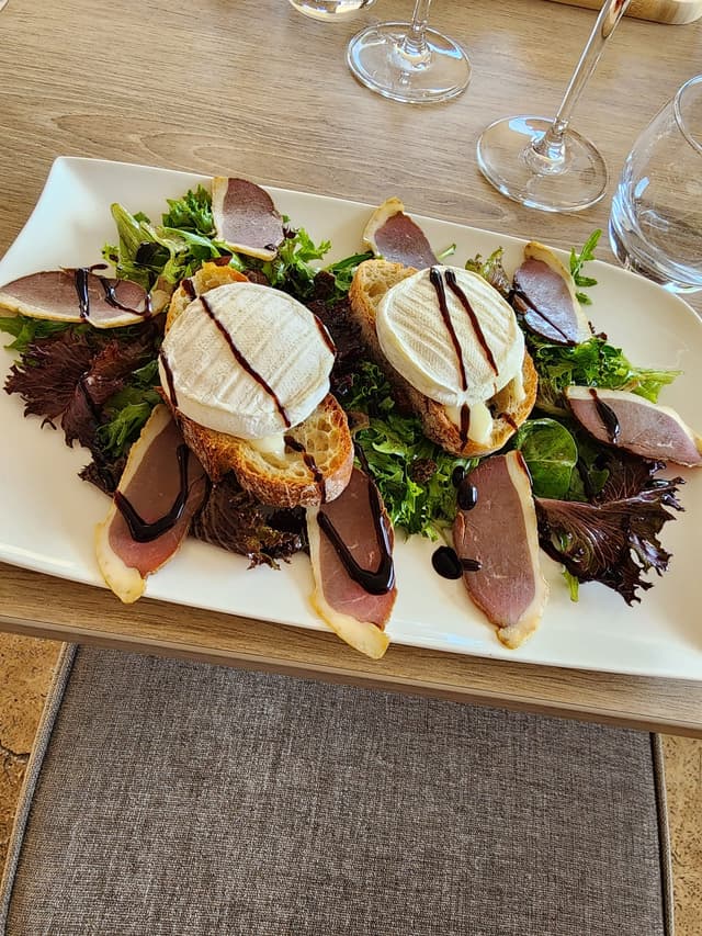 Tartine Roccamadour salade jambon rouge